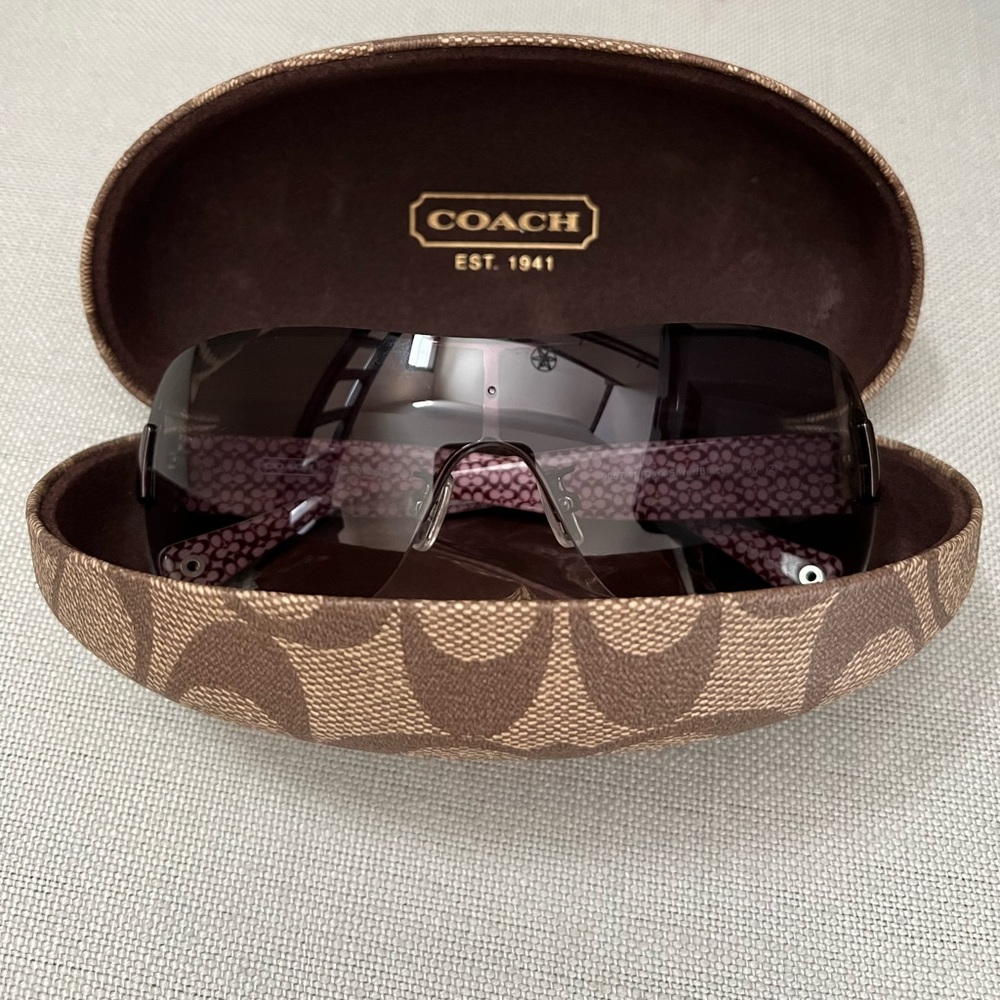 Woman’s Coach Sunglasses w/ case- new